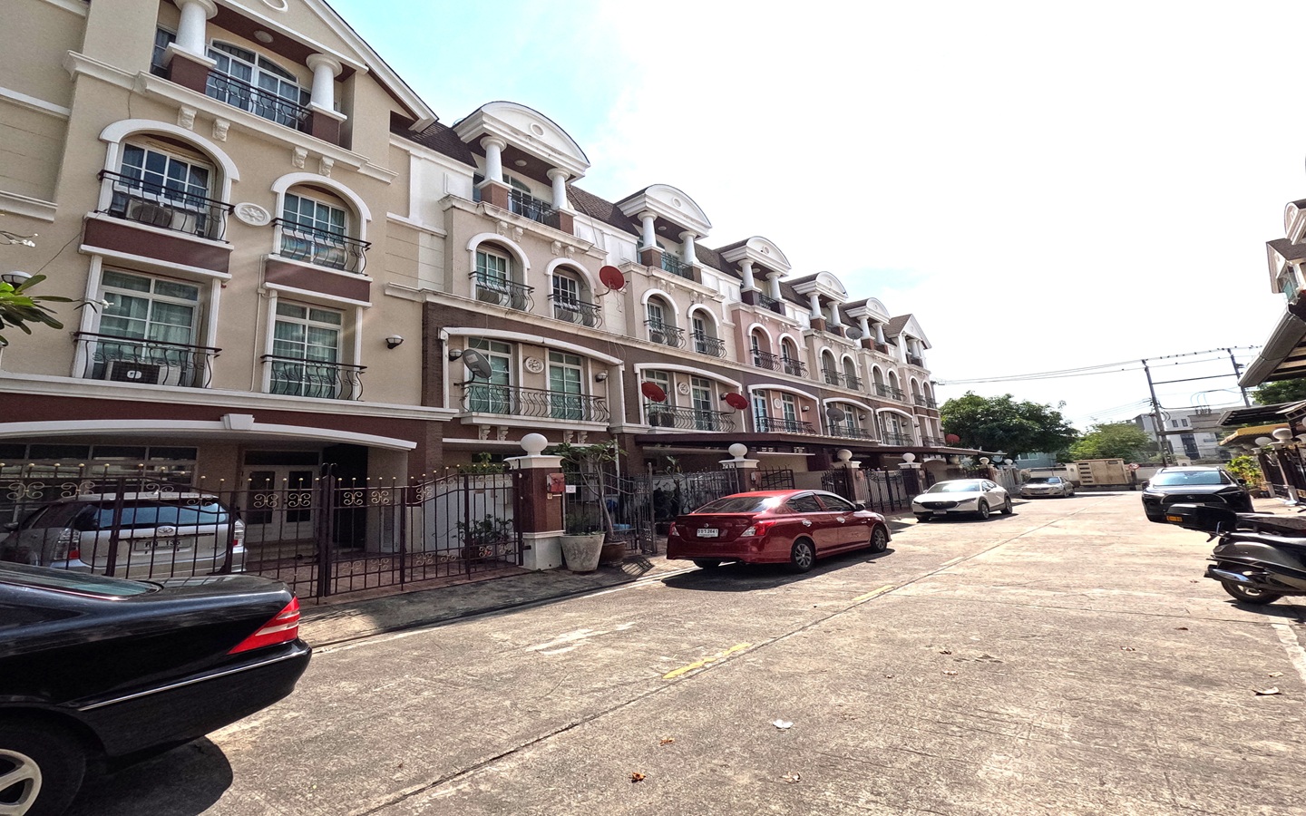 ทาวน์โฮม หมู่บ้านอรุณพัฒน์ พระราม 3-สาธุประดิษฐ์ ทาวน์โฮม หมู่บ้านอรุณพัฒน์ พระราม 3-สาธุประดิษฐ์