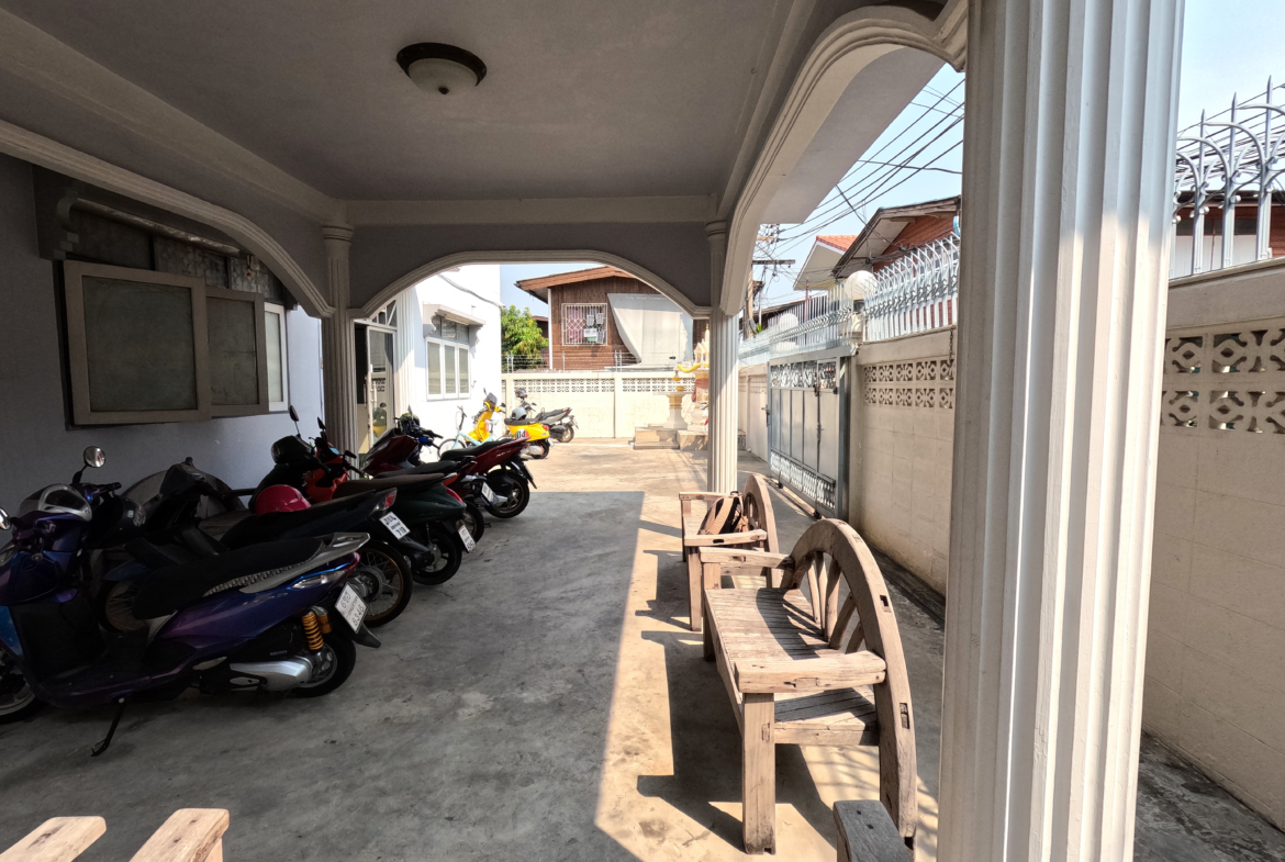 พัชรอพาร์ทเม้นท์ ประชาราษฎร์ สาย1 ซ.32