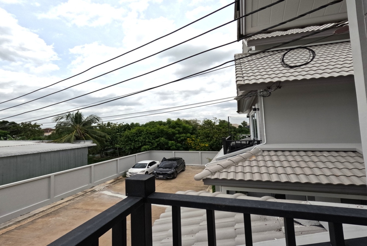 บ้านอิ่มอัมพร2 -66.1ตรว. หลังมุมใกล้ BtsและMrtบางหว้า