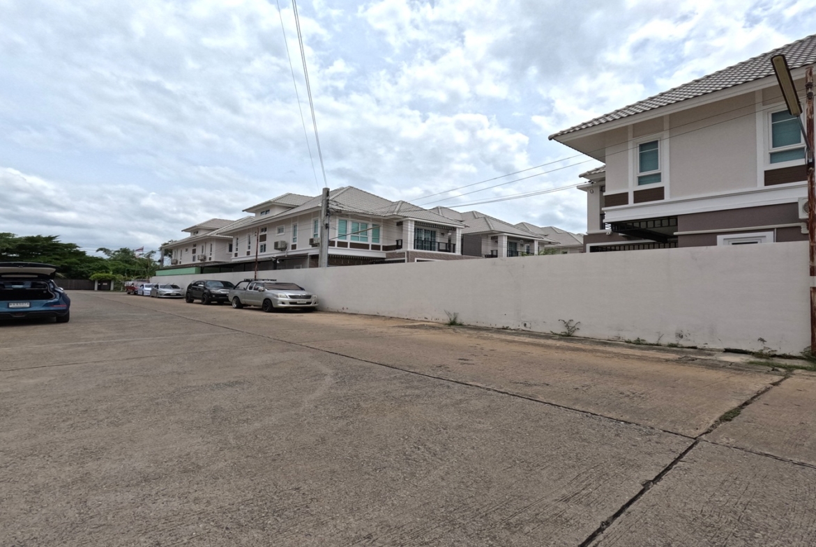 บ้านอิ่มอัมพร2 -66.1ตรว. หลังมุมใกล้ BtsและMrtบางหว้า