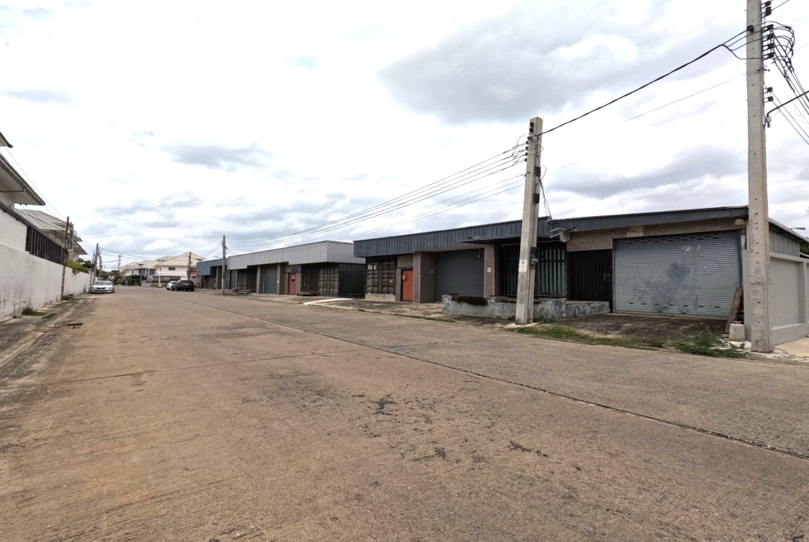 บ้านอิ่มอัมพร2 -66.1ตรว. หลังมุมใกล้ BtsและMrtบางหว้า