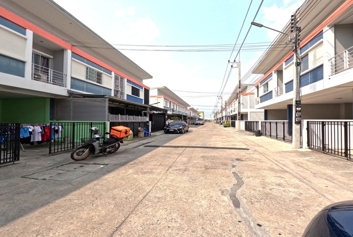 ทาวน์โฮม พระปิ่น12 พุทธสาคร สภาพดี