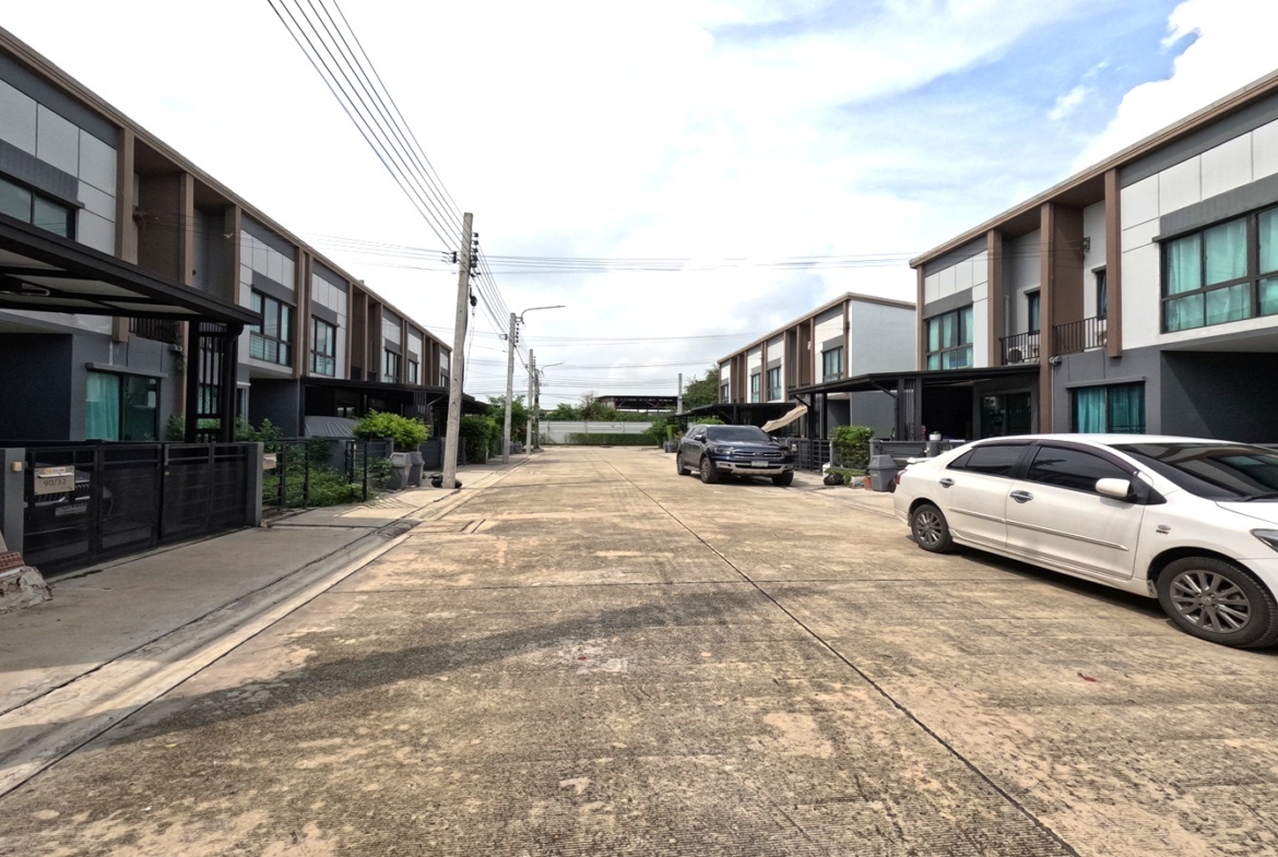 ทาวน์โฮมพลีโน่ พระราม9-กรุงเทพกรีฑา2ตัดใหม่