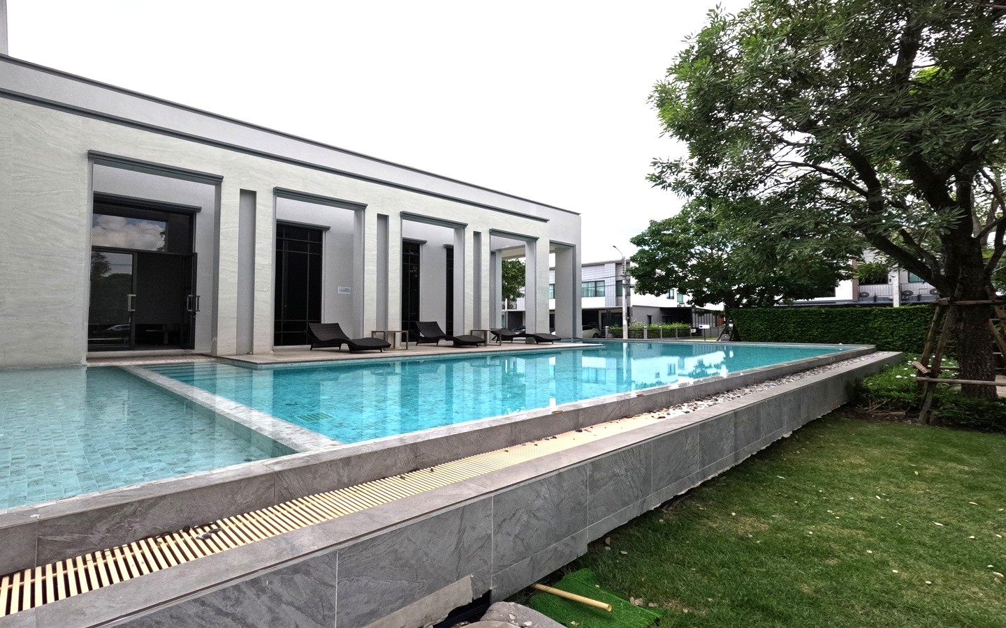 ทาวน์โฮมพลีโน่ พระราม9-กรุงเทพกรีฑา2ตัดใหม่