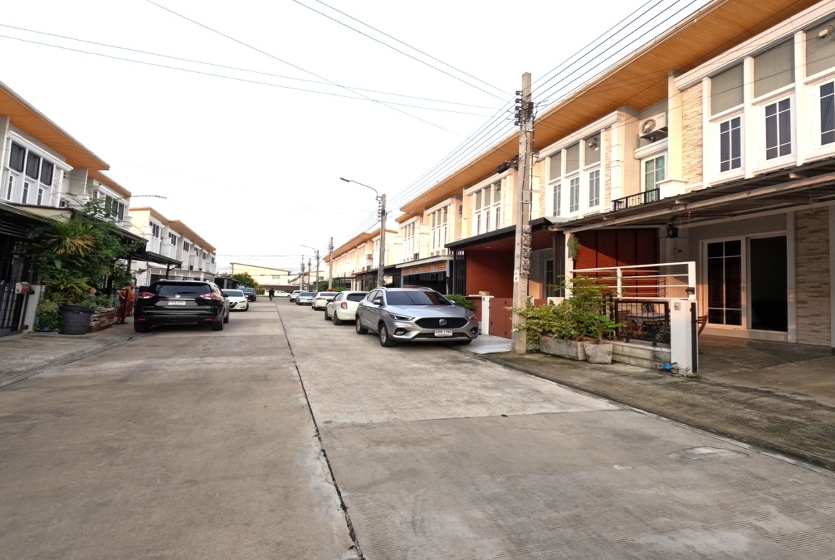 ทาวน์โฮม โกลเด้นทาวน์2 ต่อเติม พร้อมอยู่