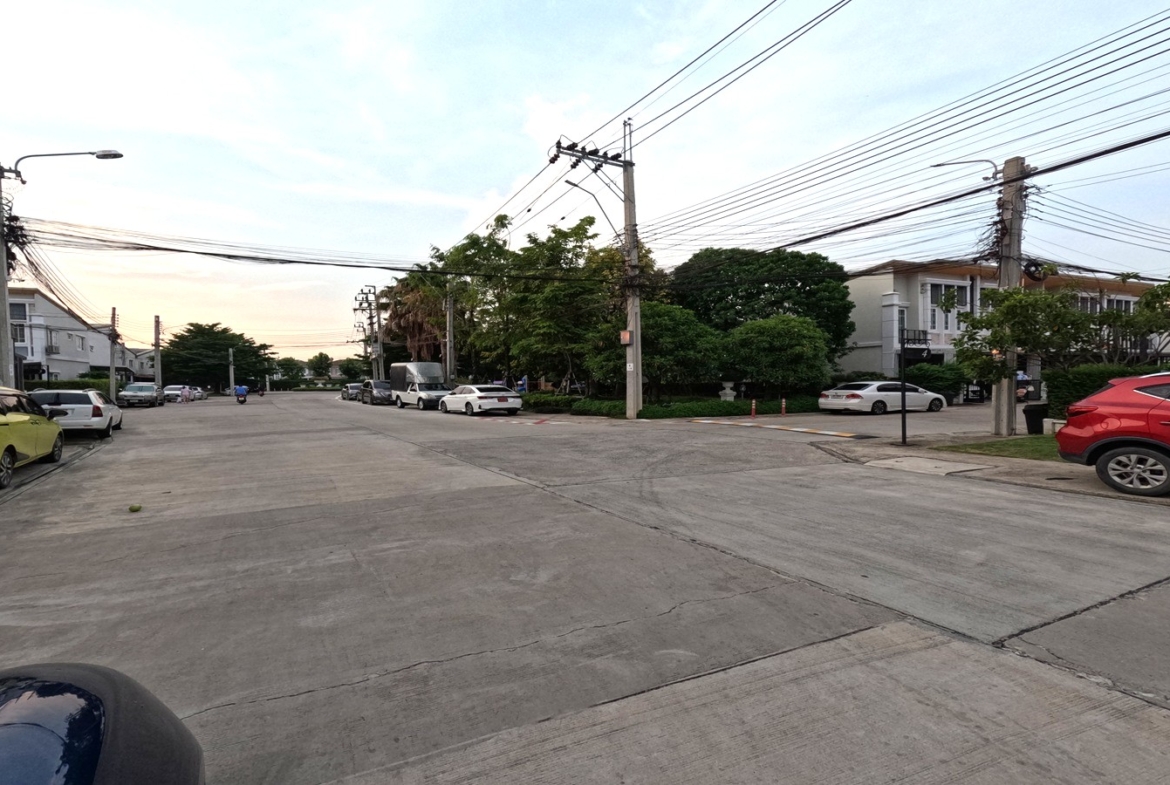 ทาวน์โฮม โกลเด้นทาวน์2 ต่อเติม พร้อมอยู่