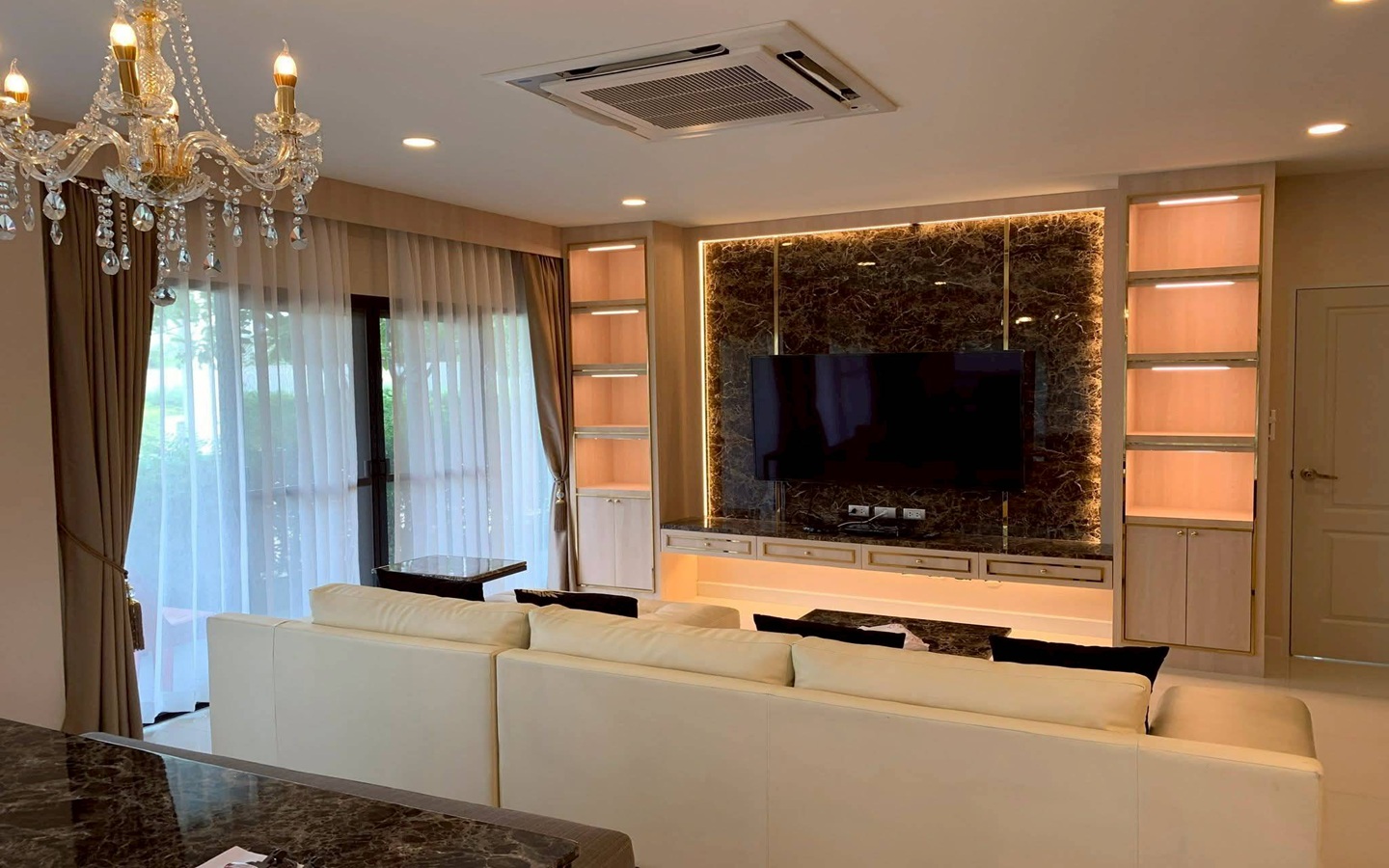 เซนโทร บางนา กม.7 หลังมุม