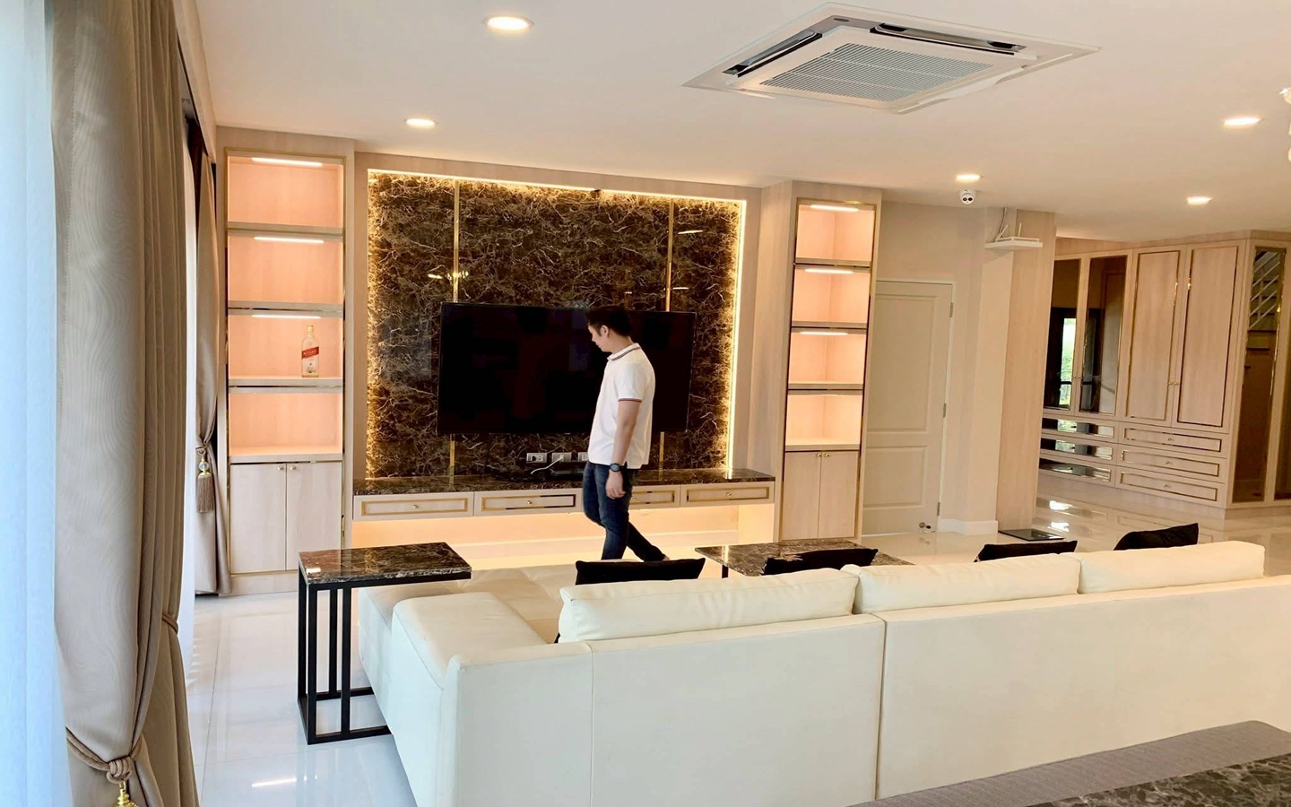 เซนโทร บางนา กม.7 หลังมุม