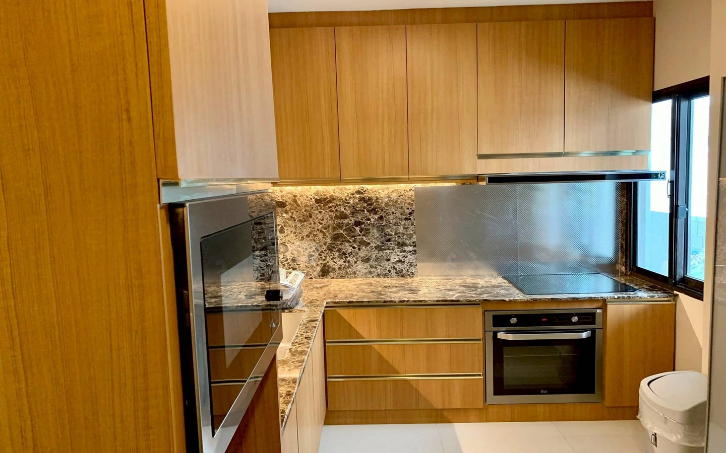 เซนโทร บางนา กม.7 หลังมุม