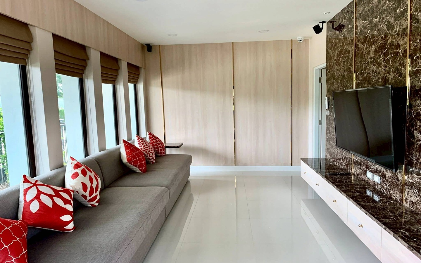 เซนโทร บางนา กม.7 หลังมุม